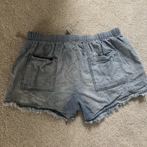 Saddleback Pocketed Frayed Tencel Shorts Large NWOT - Picture 7 of 7